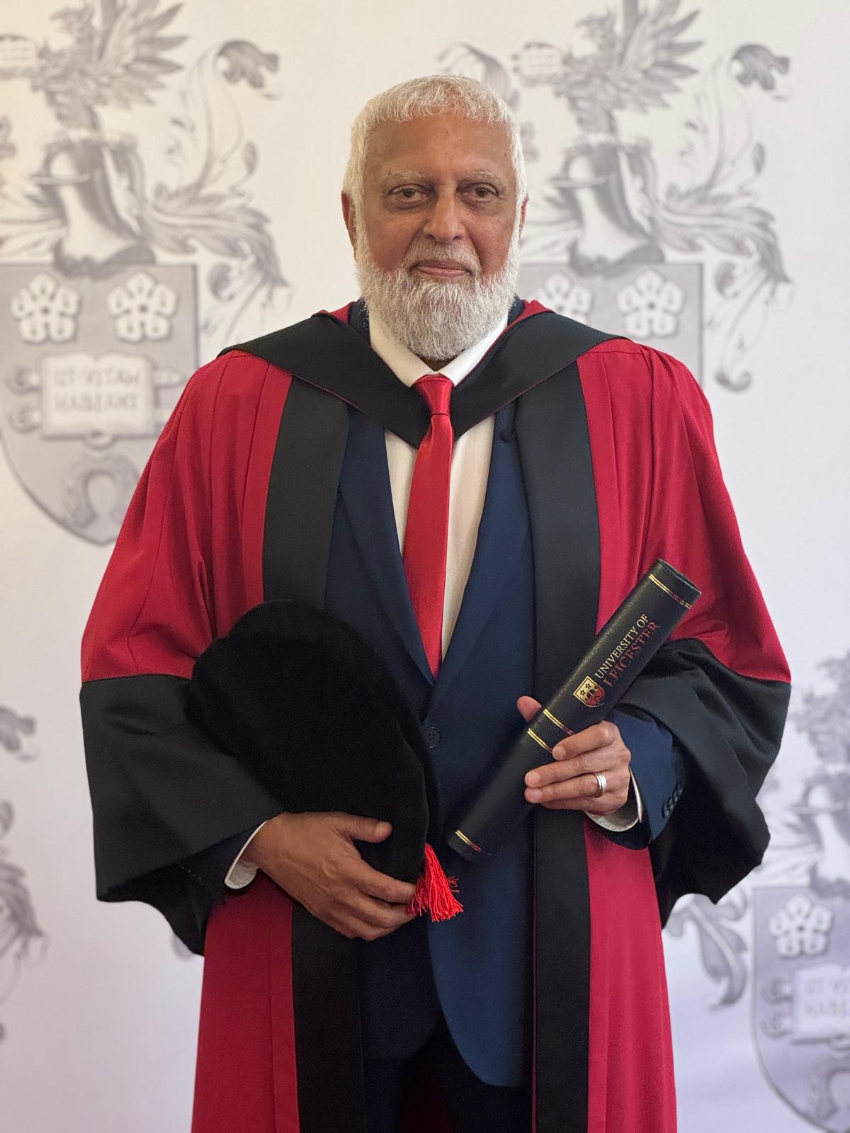 Suleman Nagdi honoured for outstanding community service by University of Leicester